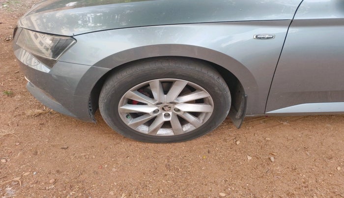 2016 Skoda Superb L&K 1.8 TSI AT, Petrol, Automatic, 68,916 km, tyre