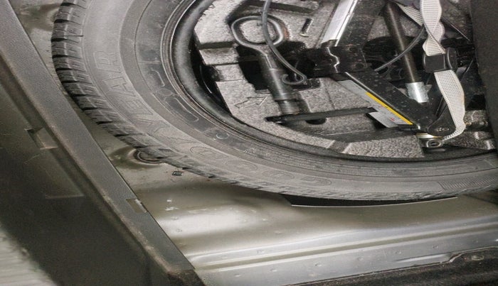 2016 Skoda Superb L&K 1.8 TSI AT, Petrol, Automatic, 68,916 km, tyre