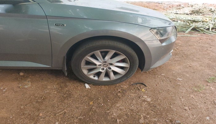 2016 Skoda Superb L&K 1.8 TSI AT, Petrol, Automatic, 68,916 km, tyre