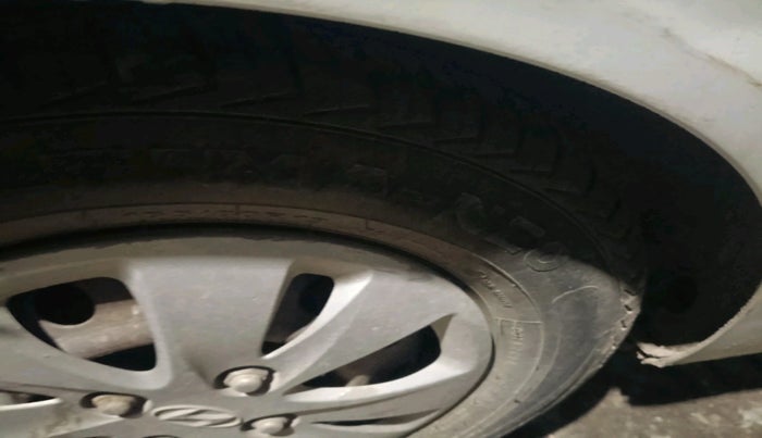 2013 Hyundai i10 ERA 1.1, CNG, Manual, 1,26,300 km, tyre