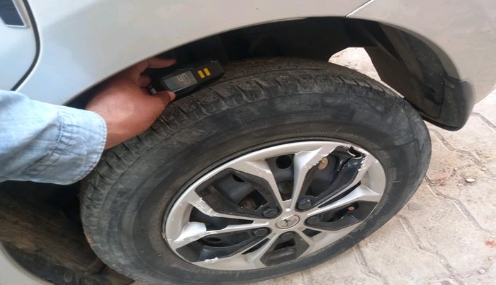 2018 Maruti Dzire VDI, Diesel, Manual, 74,848 km, tyre