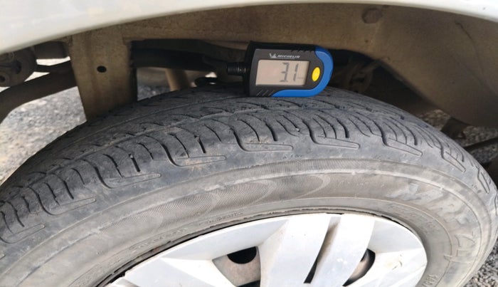 2013 Maruti Alto 800 LXI, Petrol, Manual, 1,46,408 km, tyre