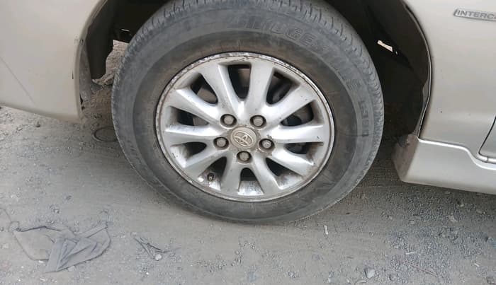 2014 Toyota Innova 2.5 VX 7 STR, Diesel, Manual, 1,68,857 km, tyre