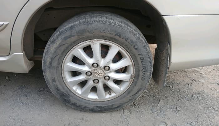 2014 Toyota Innova 2.5 VX 7 STR, Diesel, Manual, 1,68,857 km, tyre