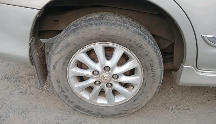 2014 Toyota Innova 2.5 VX 7 STR, Diesel, Manual, 1,68,857 km, tyre