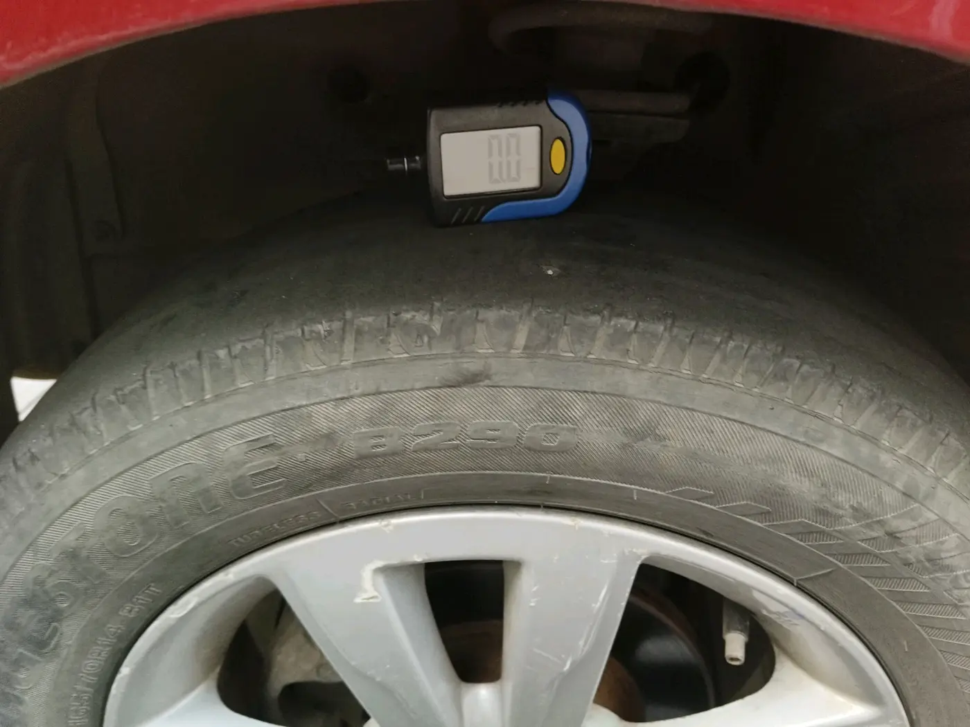 2014 Maruti Wagon R Stingray VXI, Petrol, Manual, 1,96,371 km, tyre