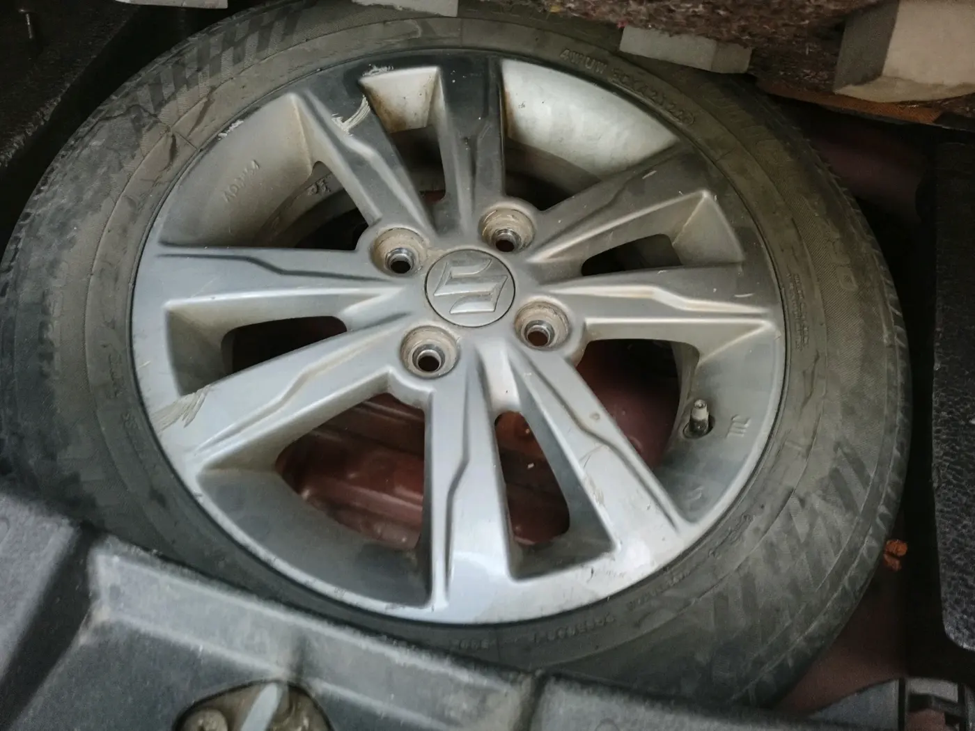 2014 Maruti Wagon R Stingray VXI, Petrol, Manual, 1,96,371 km, tyre