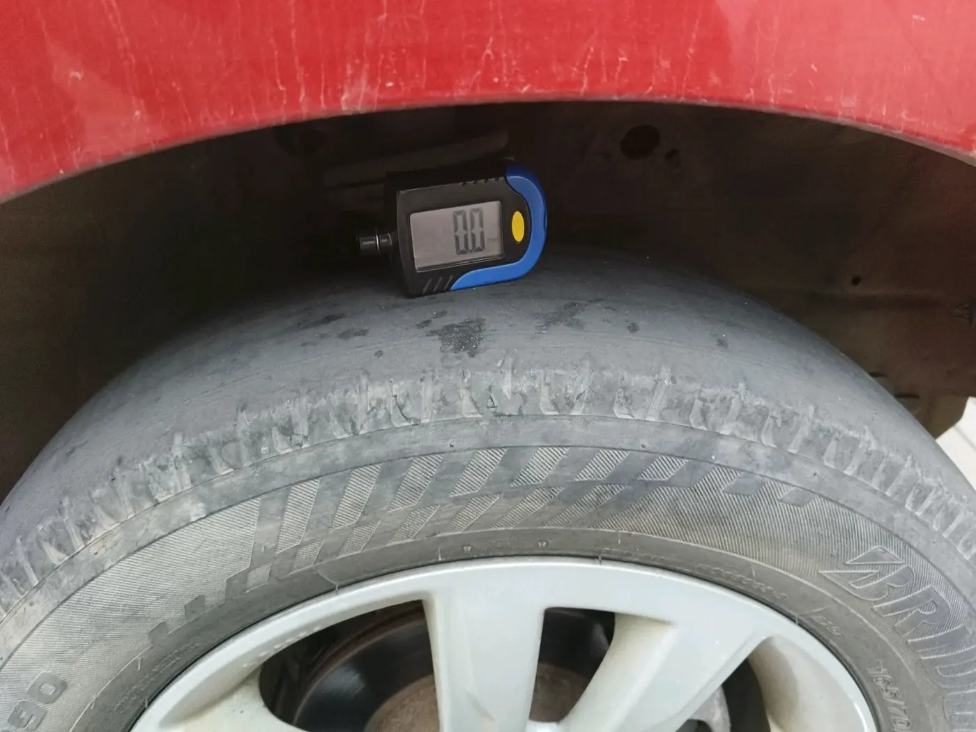 2014 Maruti Wagon R Stingray VXI, Petrol, Manual, 1,96,371 km, tyre