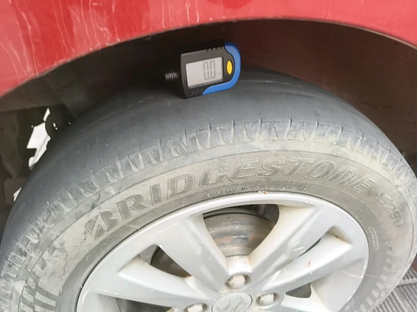 2014 Maruti Wagon R Stingray VXI, Petrol, Manual, 1,96,371 km, tyre