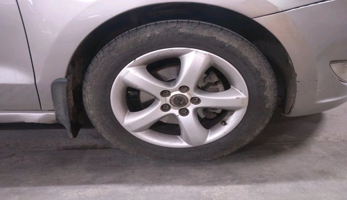 2015 Skoda Rapid 1.5 TDI CR AMBITION WITH ALLOY, Diesel, Manual, 2,09,444 km, tyre