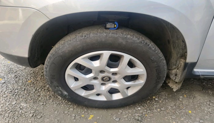 2017 Renault Duster RXL PETROL, Petrol, Manual, 28,686 km, tyre