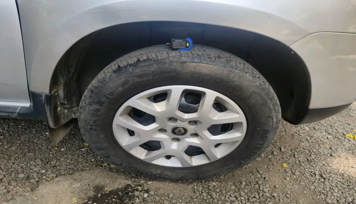 2017 Renault Duster RXL PETROL, Petrol, Manual, 28,686 km, tyre