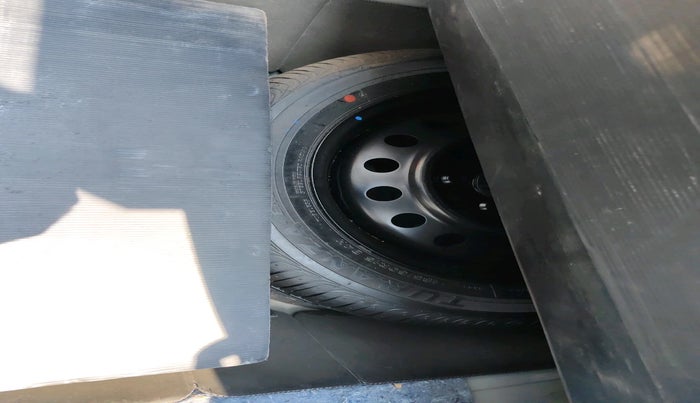 2013 Toyota Etios G SP, Petrol, Manual, 70,762 km, tyre