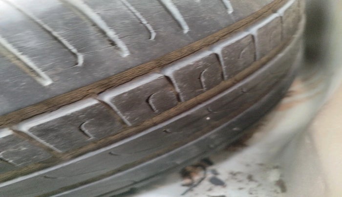 2014 Skoda Octavia ELEGANCE 2.0 TDI AT, Diesel, Automatic, 1,42,517 km, tyre