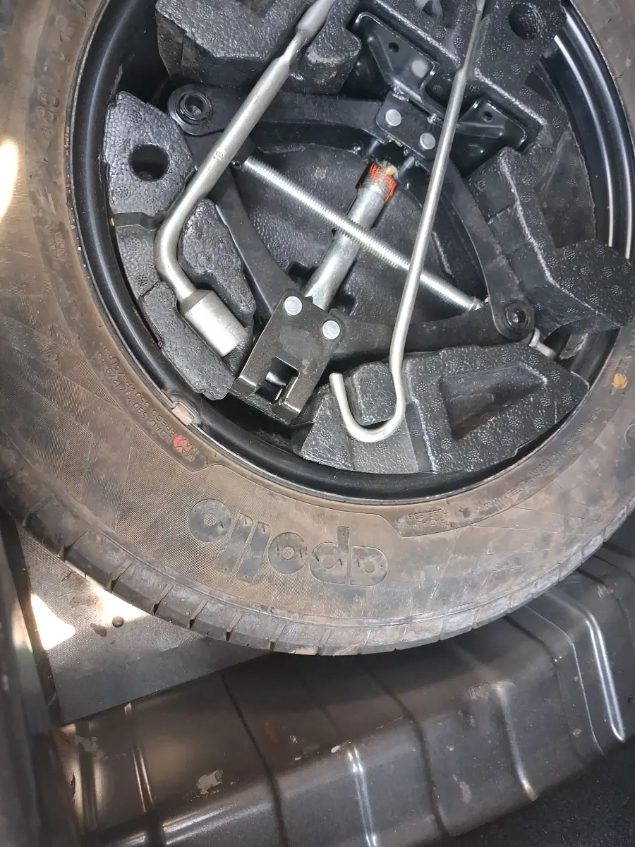 2022 Tata PUNCH PURE MT, Petrol, Manual, 49,706 km, tyre
