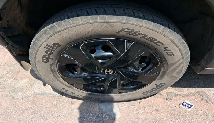 2022 Tata PUNCH PURE MT, Petrol, Manual, 49,706 km, tyre