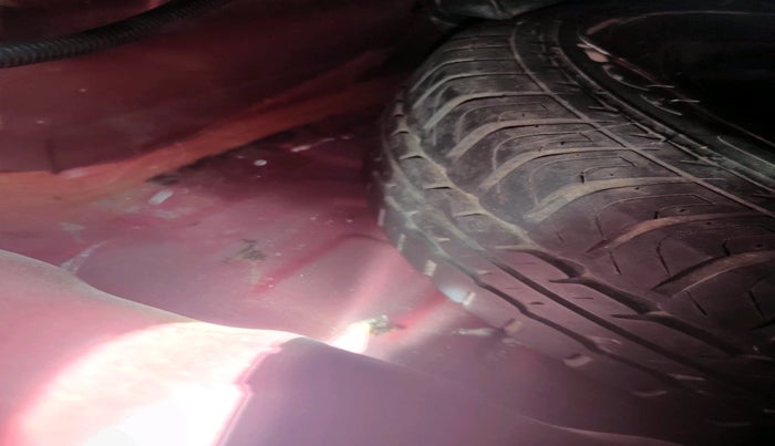 2018 Datsun Go T, CNG, Manual, 66,139 km, tyre