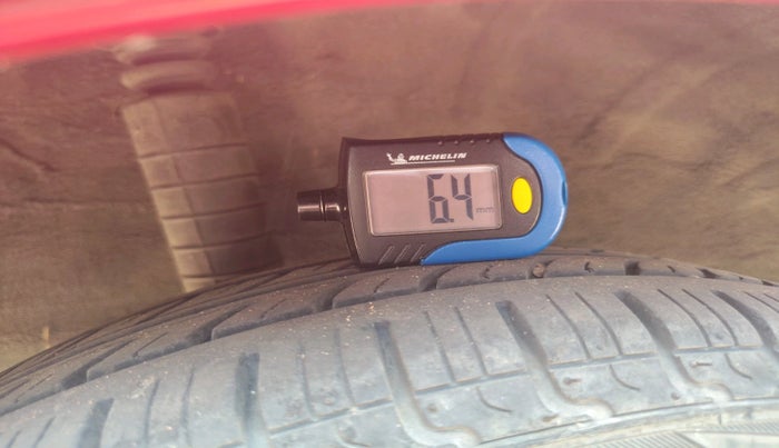 2018 Datsun Go T, CNG, Manual, 66,139 km, tyre