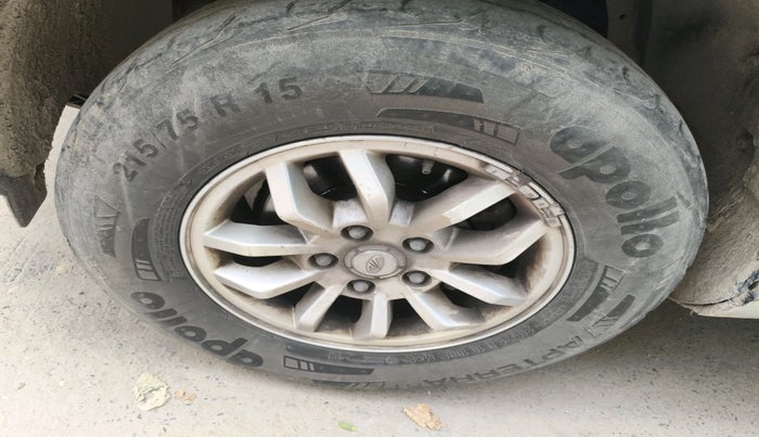 2017 Mahindra TUV300 T4, Diesel, Manual, 60,049 km, tyre