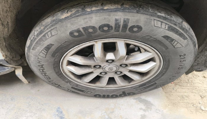 2017 Mahindra TUV300 T4, Diesel, Manual, 60,049 km, tyre