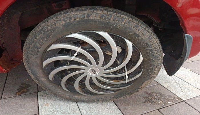 2012 Hyundai Eon D-LITE+, Petrol, Manual, 1,05,319 km, tyre