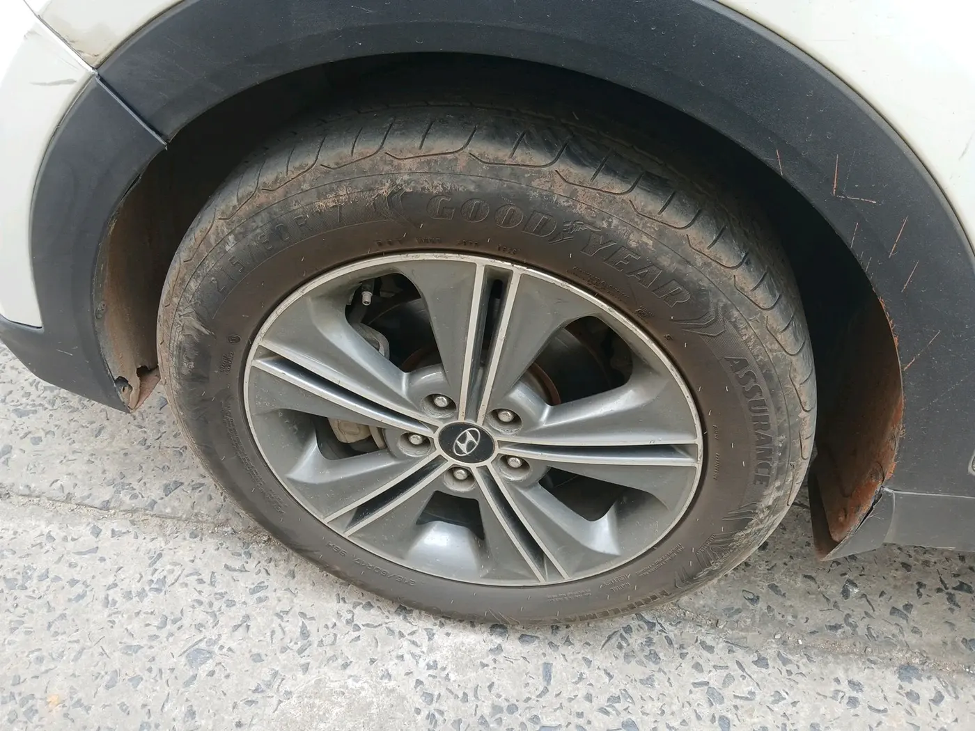2017 Hyundai Creta SX (O) 1.6 DIESEL, Diesel, Manual, 2,79,507 km, tyre