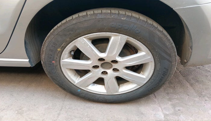 2016 Skoda Rapid 1.5 TDI CR STYLE PLUS AT, Diesel, Automatic, 1,16,753 km, tyre