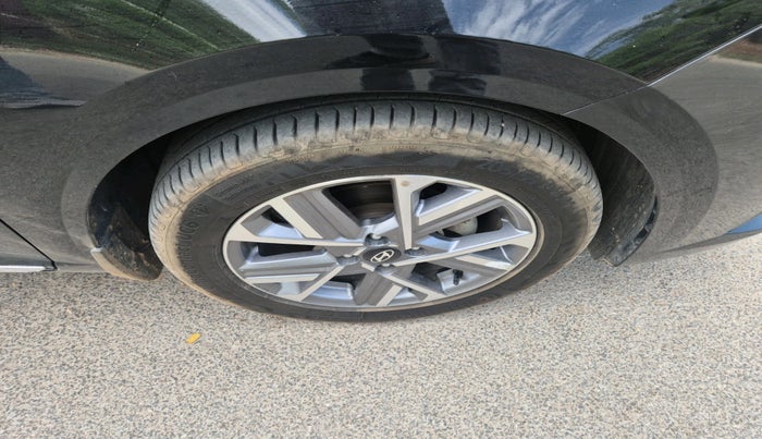 2023 Hyundai Verna SX(O) 1.5 MPI IVT , Petrol, Automatic, 24,785 km, tyre