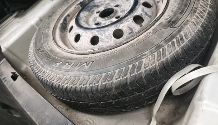 2011 Maruti Swift Dzire VXI, Petrol, Manual, 37,231 km, tyre