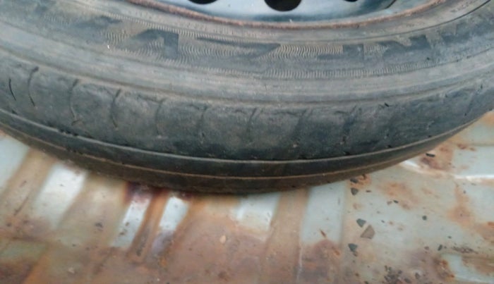 2011 Toyota Etios G, Petrol, Manual, 99,484 km, tyre