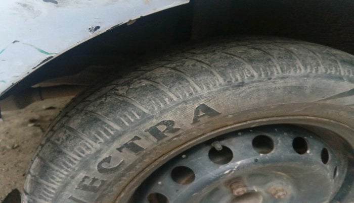 2011 Toyota Etios G, Petrol, Manual, 99,484 km, tyre