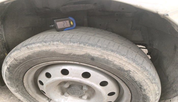 2015 Maruti Swift Dzire LXI, CNG, Manual, 2,50,475 km, tyre