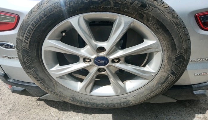 2019 Ford Ecosport TITANIUM 1.5L DIESEL, Diesel, Manual, 1,32,431 km, tyre