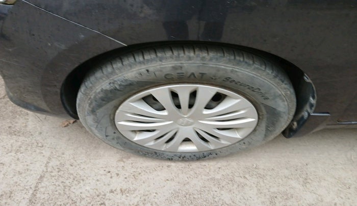 2013 Maruti Ertiga VXI, Petrol, Manual, 64,200 km, tyre