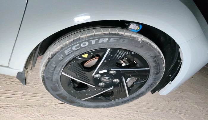 2025 Tata ALTROZ Accomplished S CNG 5MT, CNG, Manual, 10,468 km, tyre