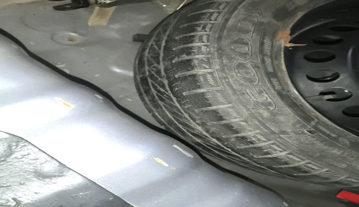 2015 Hyundai Grand i10 MAGNA 1.2 KAPPA VTVT, Petrol, Manual, 1,14,527 km, tyre