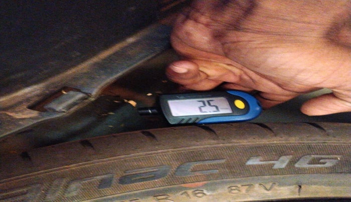 2017 Hyundai Elite i20 ASTA 1.4 CRDI, Diesel, Manual, 2,52,107 km, tyre