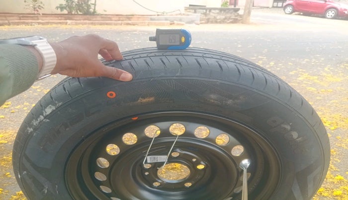 2022 Hyundai VENUE S 1.2, Petrol, Manual, 38,013 km, tyre