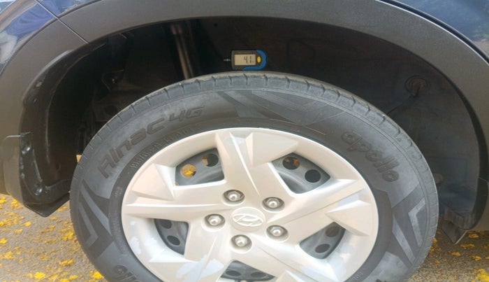 2022 Hyundai VENUE S 1.2, Petrol, Manual, 38,013 km, tyre