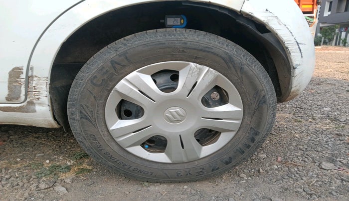 2010 Maruti Ritz LXI, CNG, Manual, 1,04,242 km, tyre