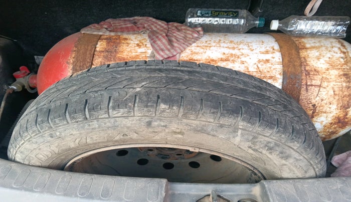 2010 Maruti Ritz LXI, CNG, Manual, 1,04,242 km, tyre