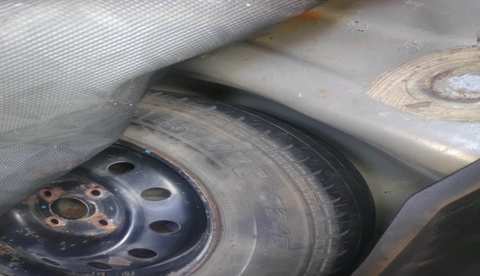 2013 Maruti Swift VXI, Petrol, Manual, 1,12,667 km, tyre