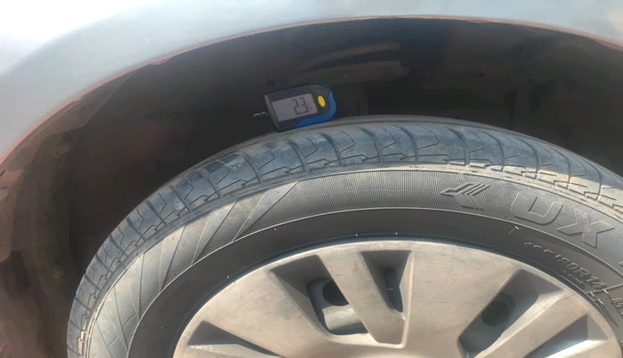 2013 Maruti Swift VXI, Petrol, Manual, 1,12,667 km, tyre