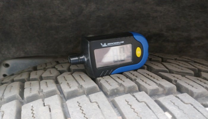 2016 Ford Endeavour TITANIUM 3.2 4X4 AT, Diesel, Automatic, 1,90,035 km, tyre