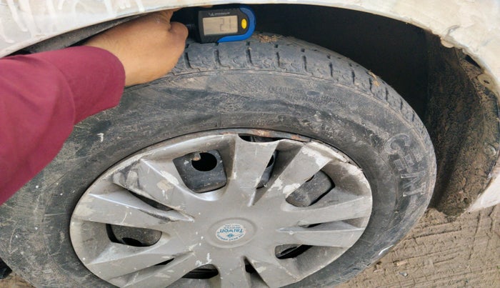 2011 Maruti Swift LXI, Petrol, Manual, 65,614 km, tyre