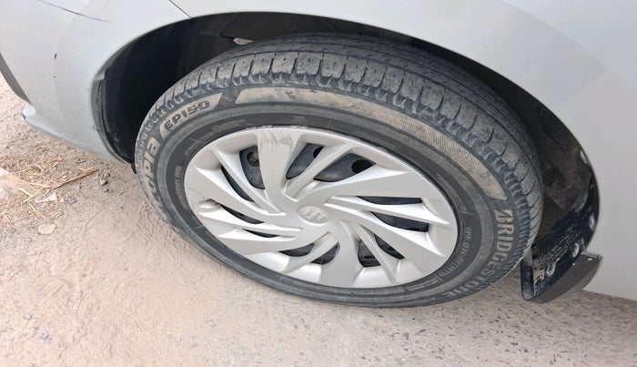 2022 Maruti Ertiga VXI SHVS, Petrol, Manual, 1,03,028 km, tyre