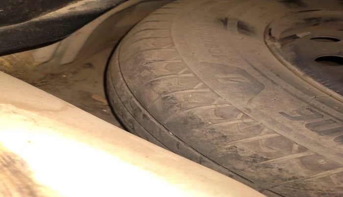 2013 Maruti Swift VDI, Diesel, Manual, 2,05,396 km, tyre