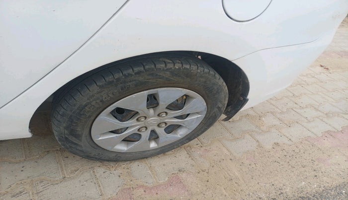 2014 Hyundai Xcent BASE 1.2, Petrol, Manual, 70,449 km, tyre