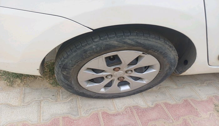 2014 Hyundai Xcent BASE 1.2, Petrol, Manual, 70,449 km, tyre