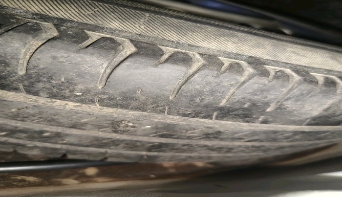 2019 Maruti Swift LXI, Petrol, Manual, 69,250 km, tyre